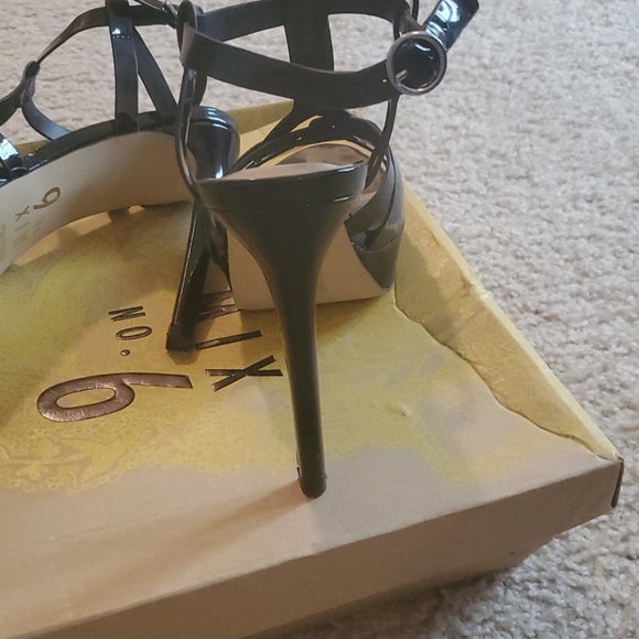 Mix No. 6 'Taylla' Black Patent Pump - Picture 5 of 7